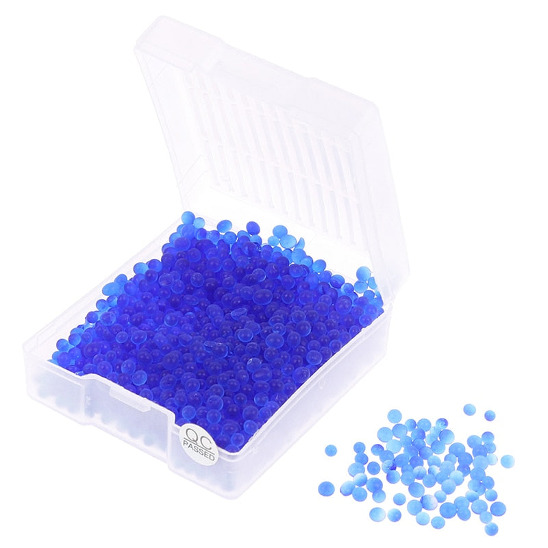 Against silverfish and bearded critters: Reusable moisture-absorbing beads with color change indicator